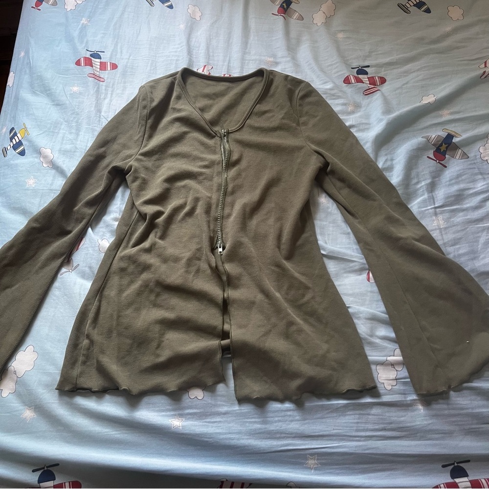 YesStyle Green Bell Sleeve Fitted Blouse